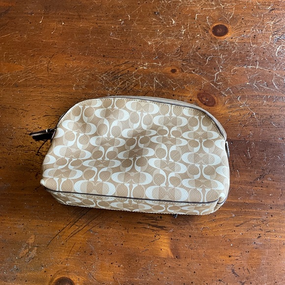 Coach Zippered Make Up case - Picture 2 of 7